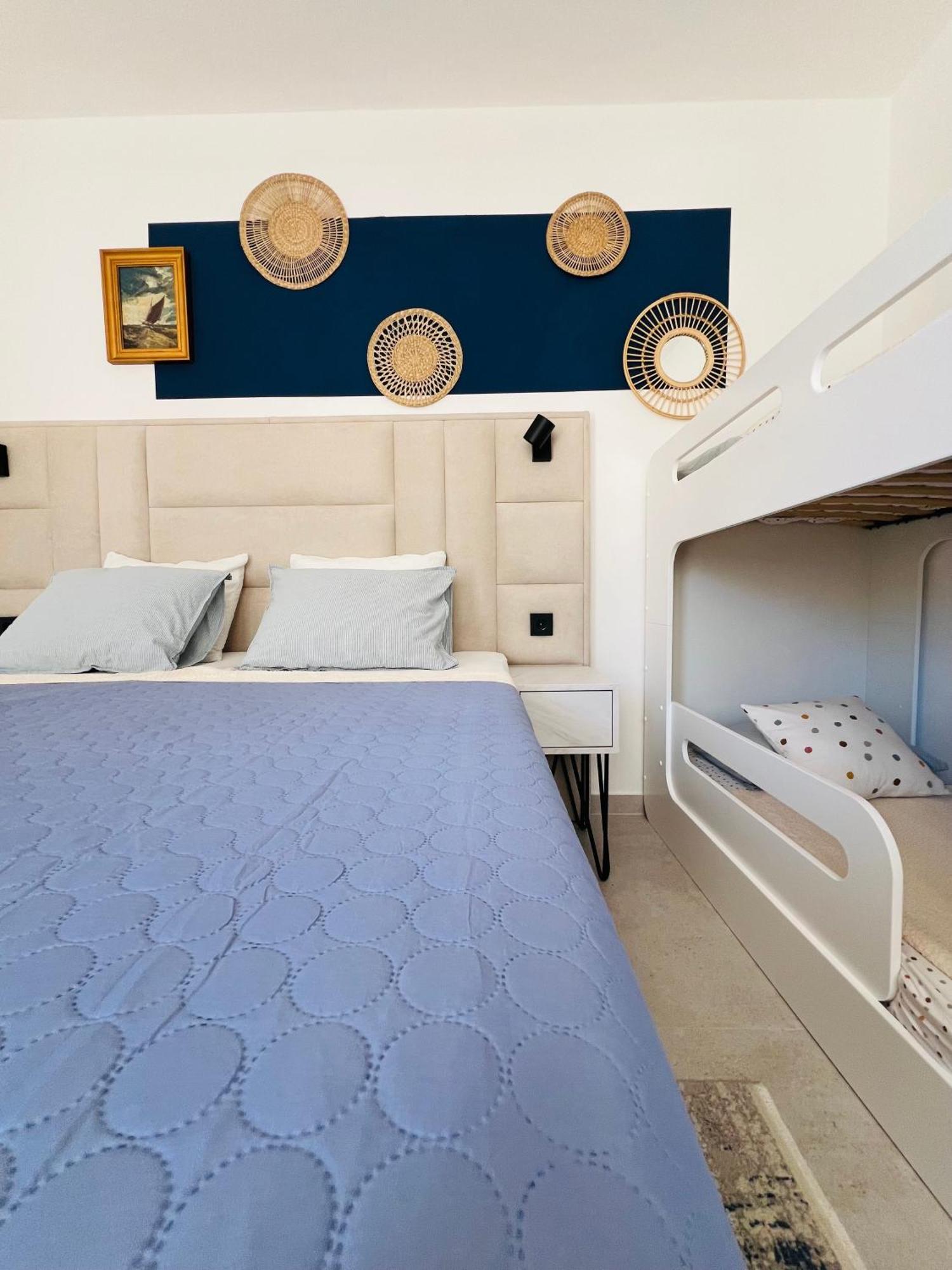 Apartments Zora โตรกีร์ ภายนอก รูปภาพ